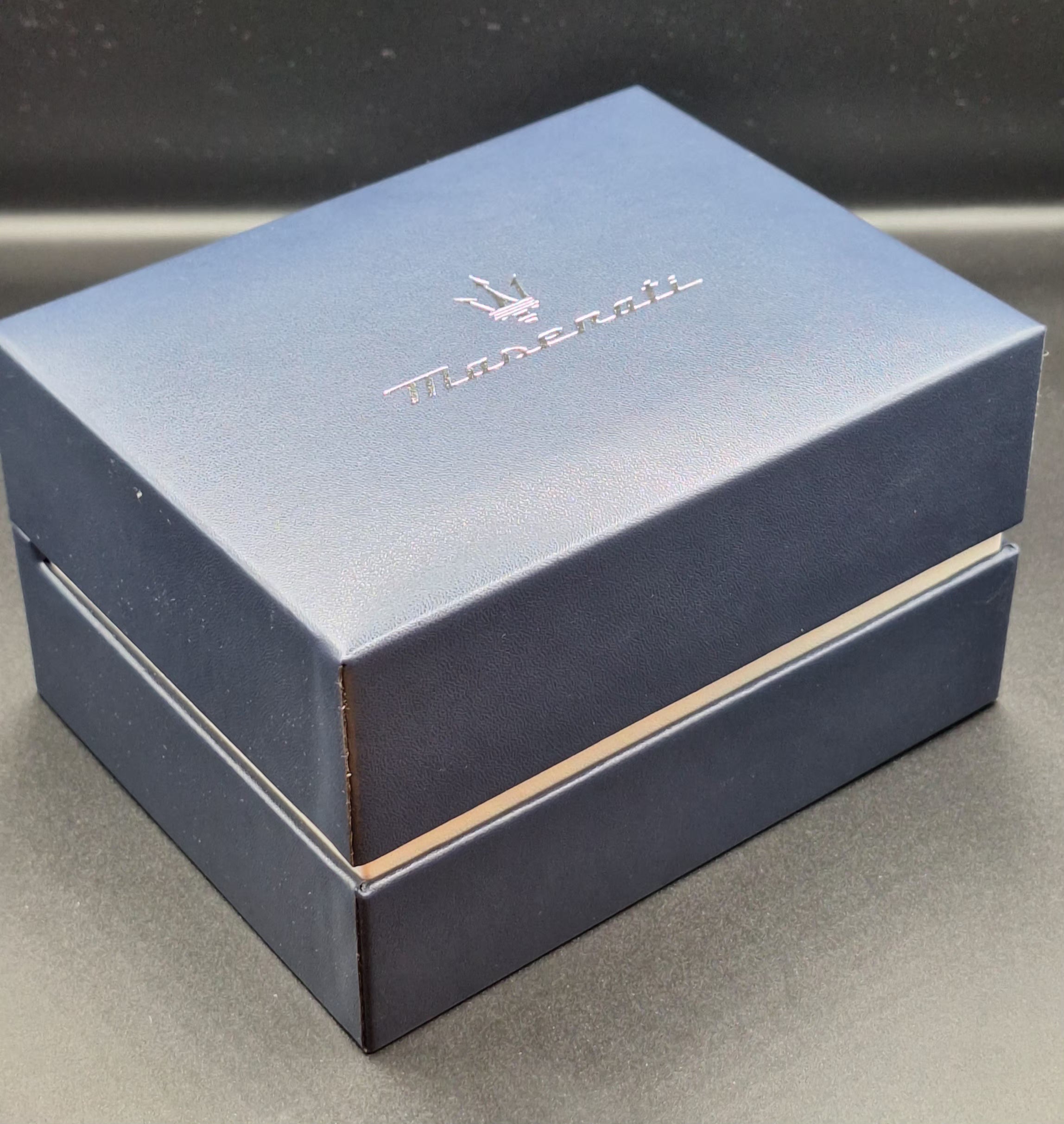 Maserati Attrazione Mens Silver Watch With Blue Dial - R8853151005