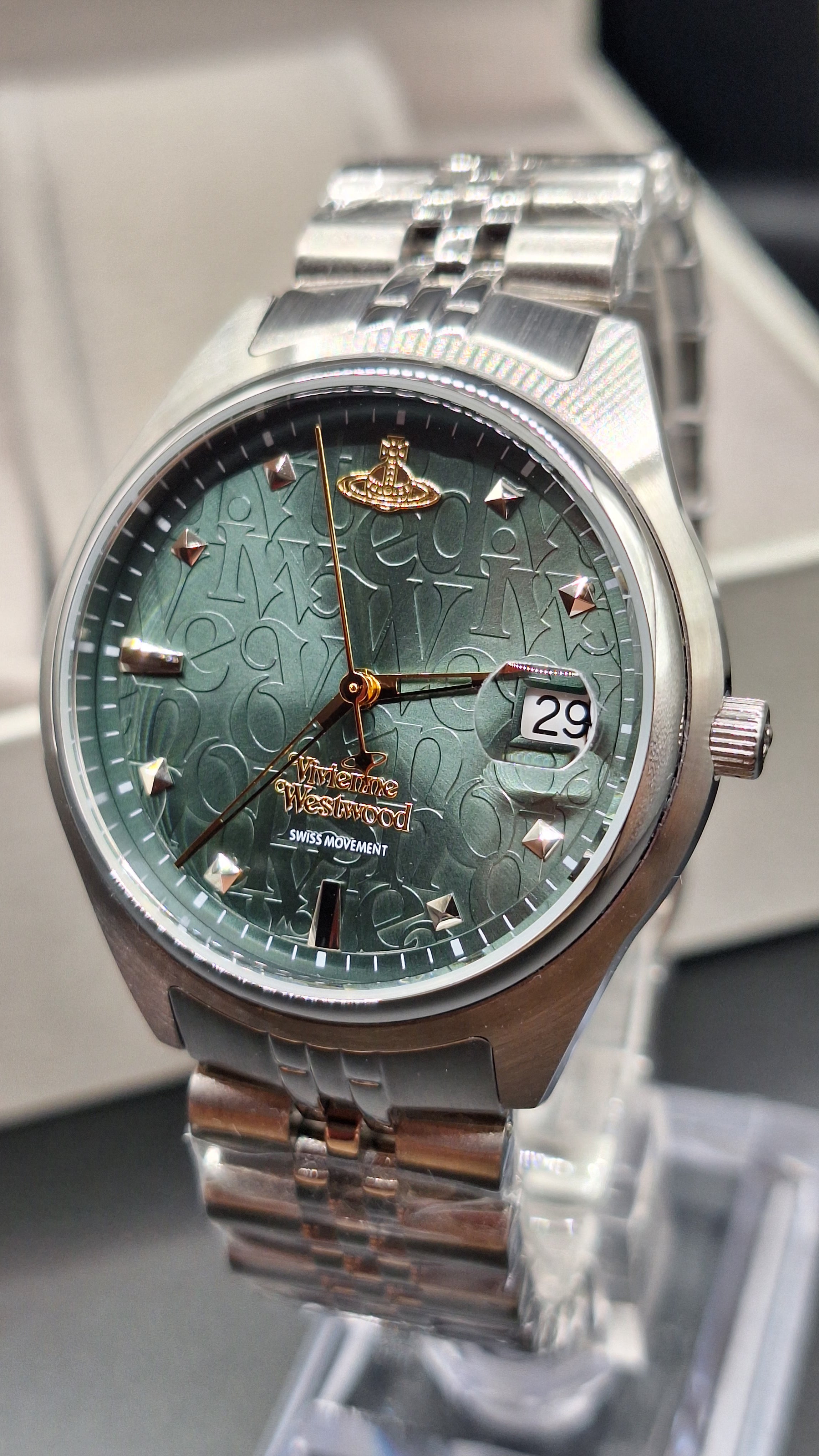 Vivienne Westwood Womens Camberwell Silver Watch With Green Dial - VV261GRSL