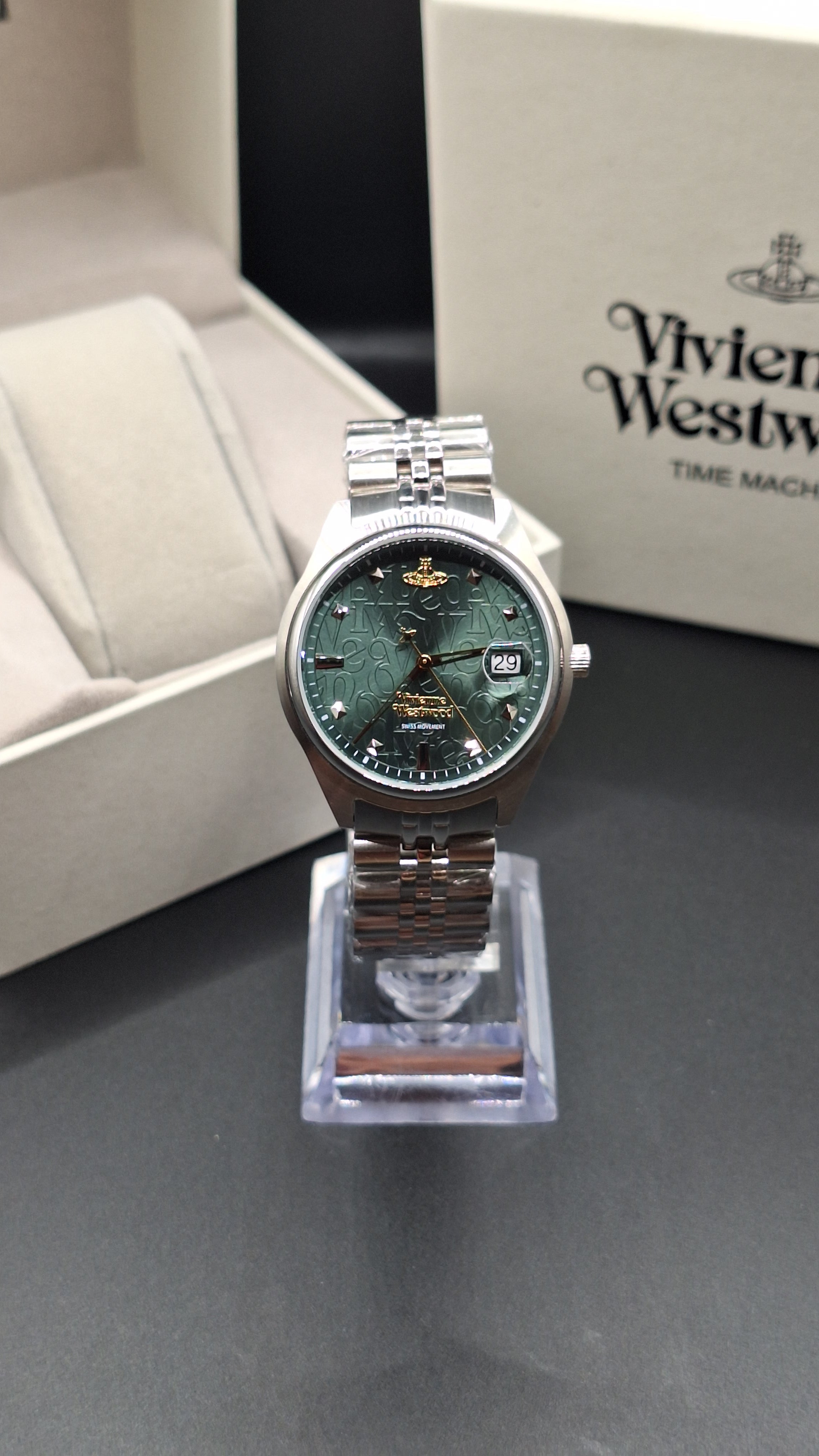 Vivienne Westwood Womens Camberwell Silver Watch With Green Dial - VV261GRSL