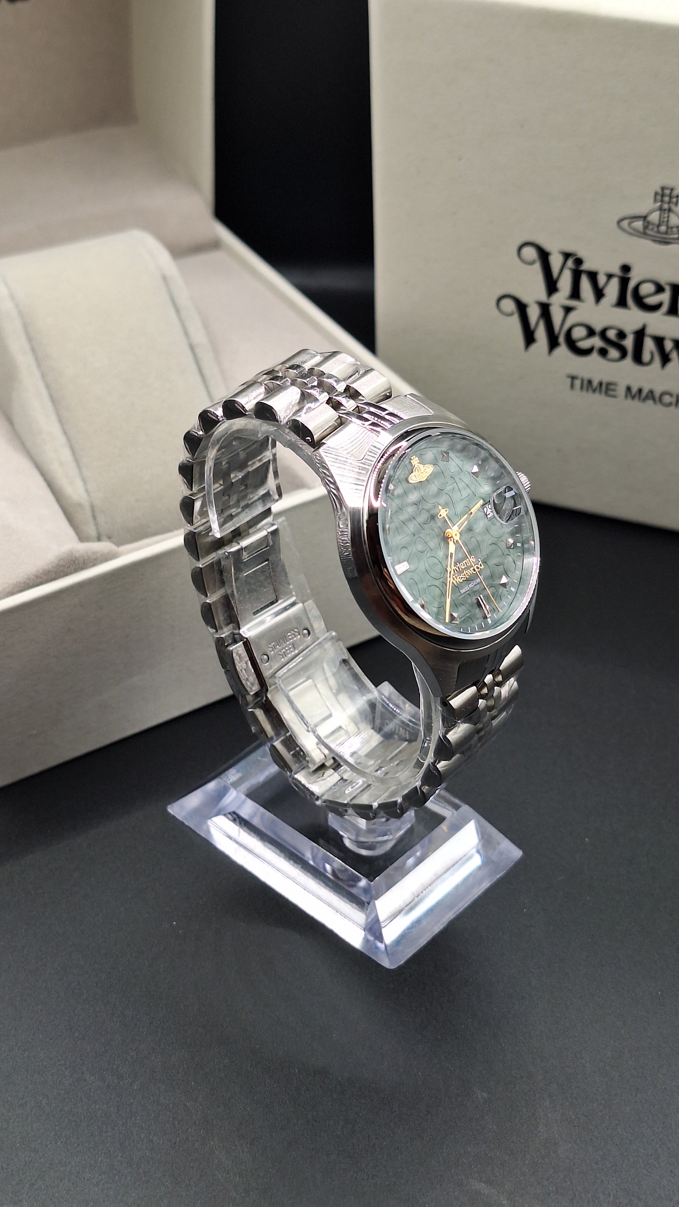 Vivienne Westwood Womens Camberwell Silver Watch With Green Dial - VV261GRSL