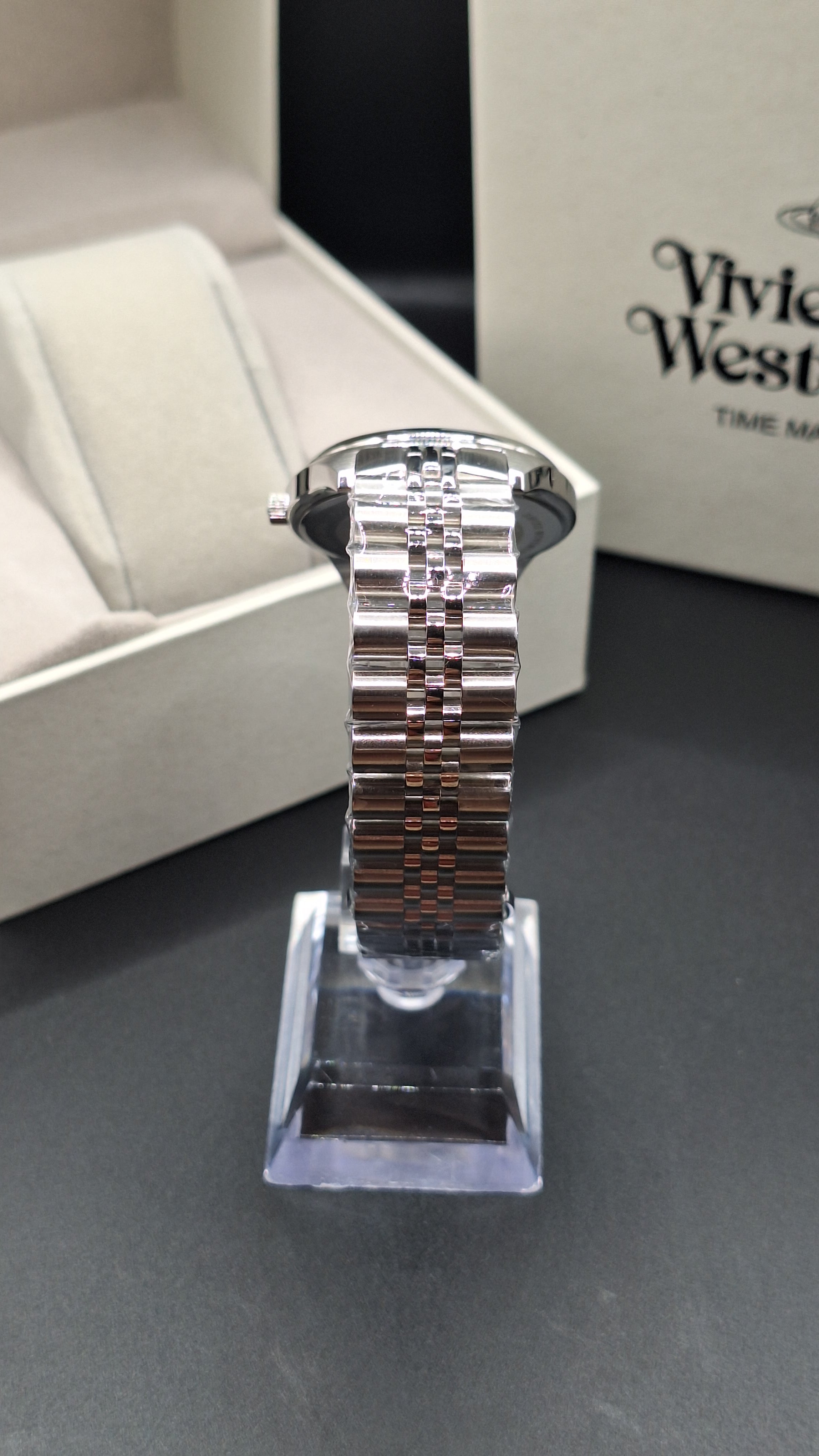 Vivienne Westwood Womens Camberwell Silver Watch With Green Dial - VV261GRSL
