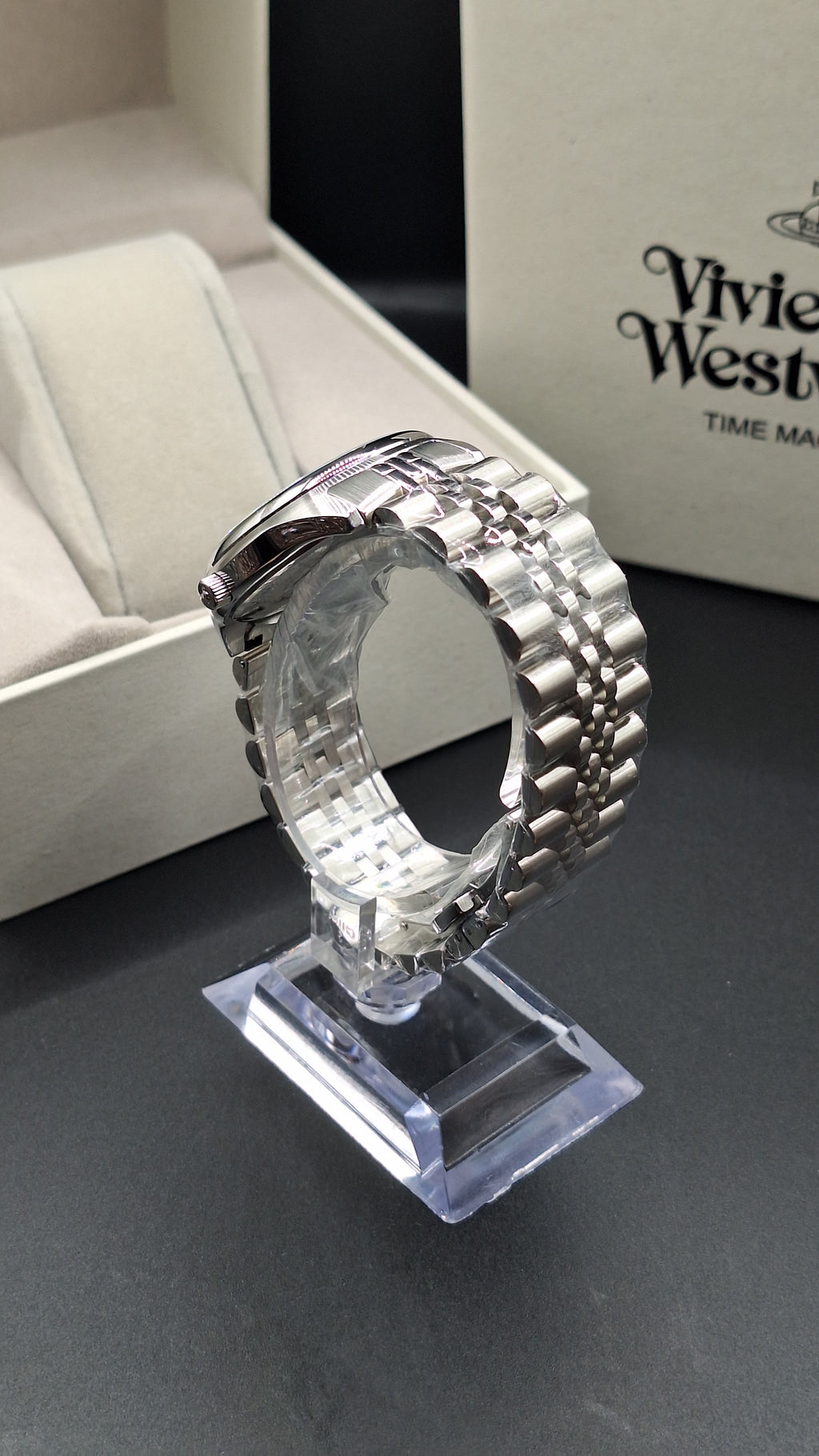 Vivienne Westwood Womens Camberwell Silver Watch With Green Dial - VV261GRSL