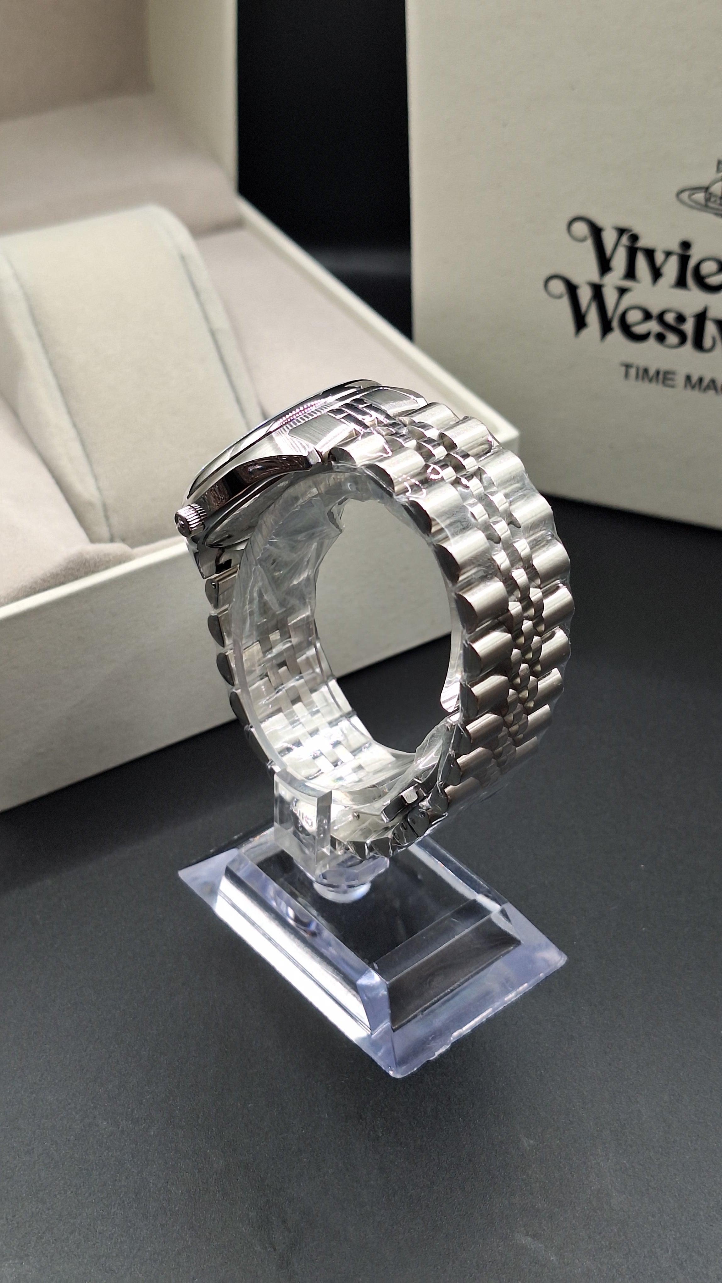Vivienne Westwood Womens Camberwell Silver Watch With Green Dial - VV261GRSL