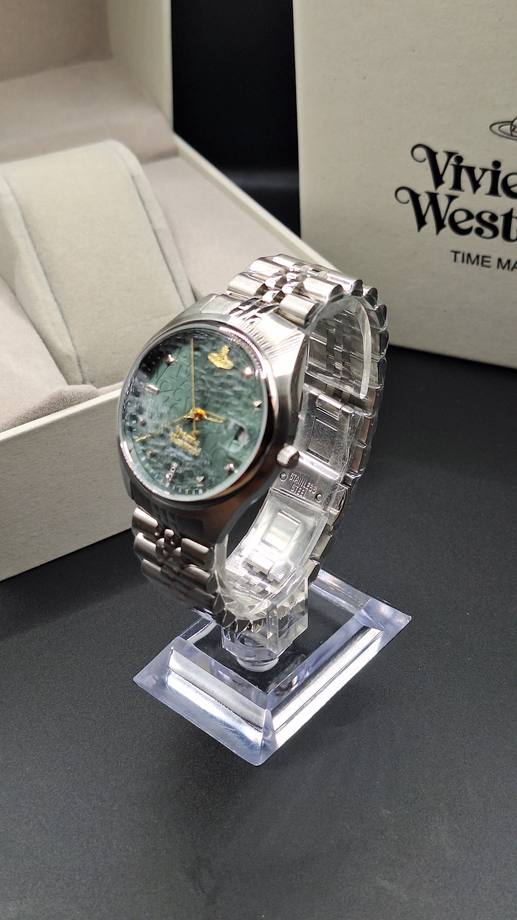 Vivienne Westwood Womens Camberwell Silver Watch With Green Dial - VV261GRSL