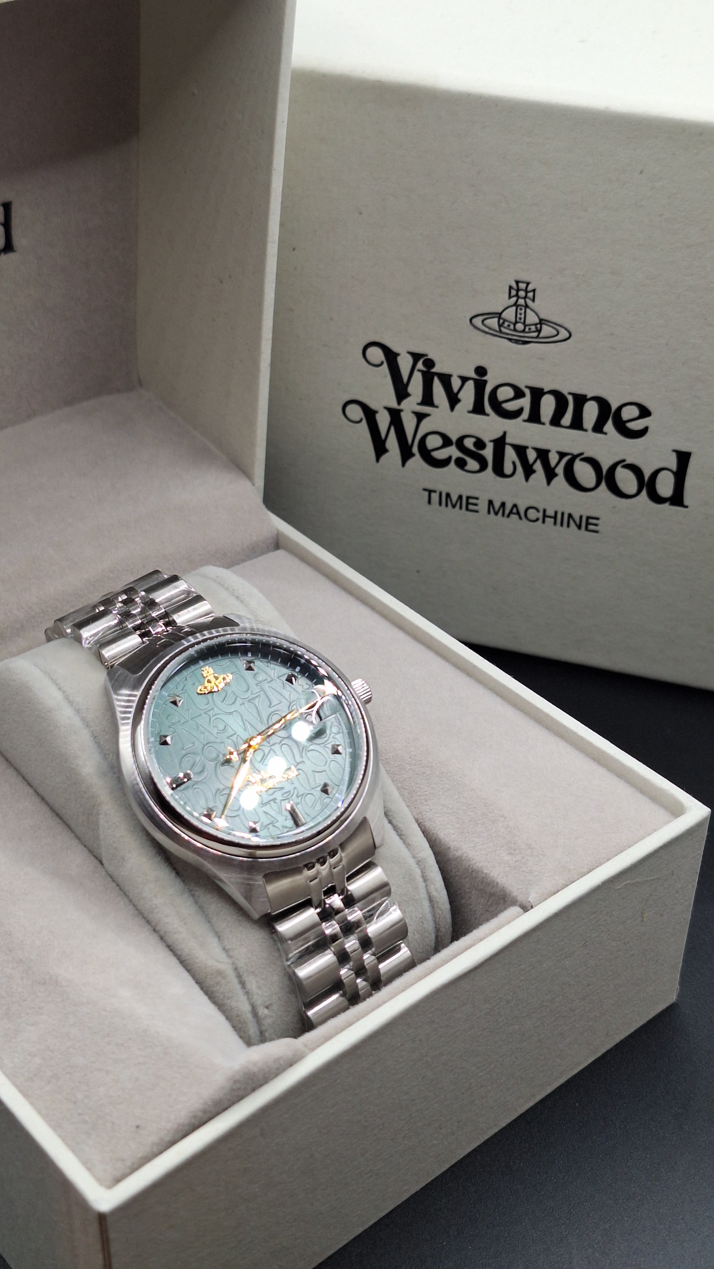 Vivienne Westwood Womens Camberwell Silver Watch With Green Dial - VV261GRSL