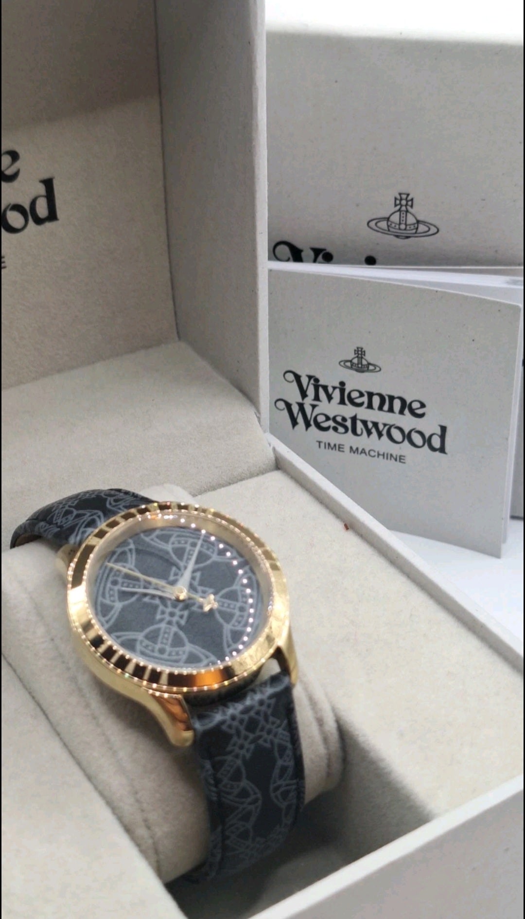 Vivienne Westwood Berkeley Womens Black Watch With Leather Strap - VV268GDBK